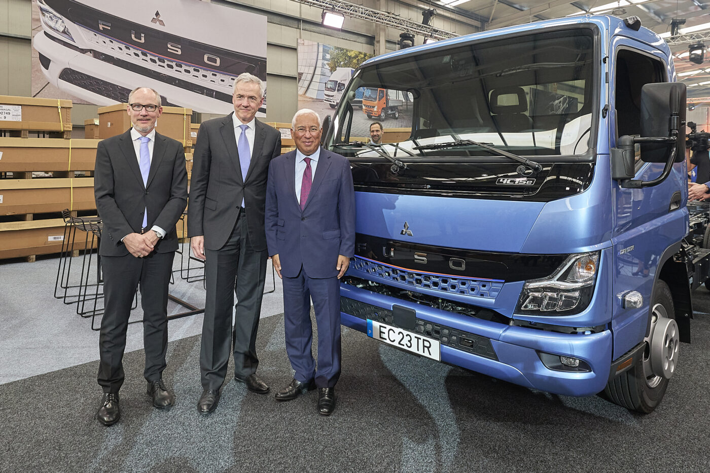 „Cu această zi scriem un capitol nou în istoria Mitsubishi FUSO Truck Europe. Pentru că astăzi începe producția de serie a Next Generation eCanter“, a anunțat Arne Barden, CEO Mitsubishi FUSO Truck Europe (MFTE), mândru în fața a peste 100 oaspeți din politică, economie și presă.