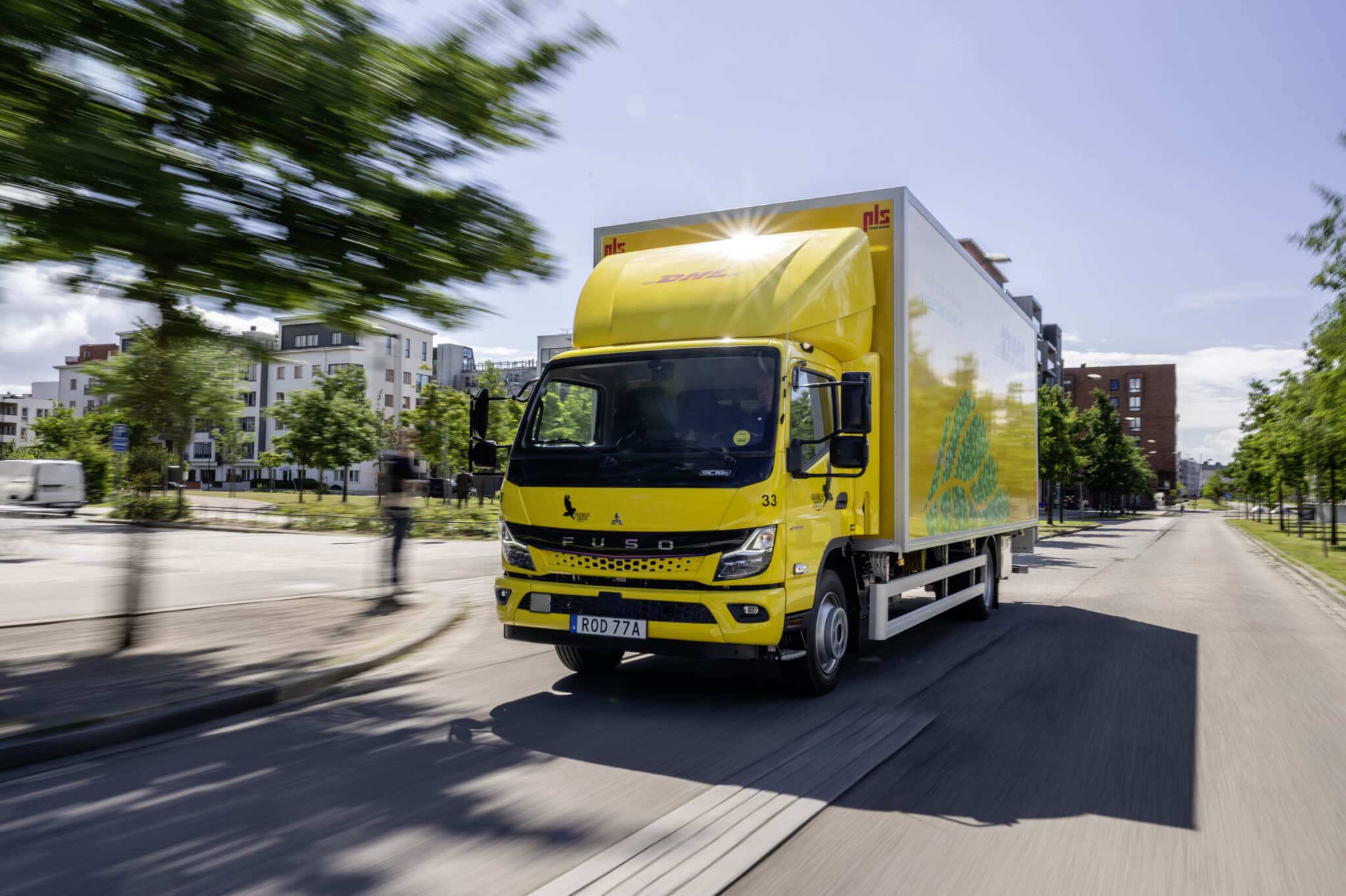 FUSO eCanter in Schweden: Falkenklev Logistik fährt elektrisch für DHL in MalmöFUSO eCanter in Sweden: Falkenklev Logistik electrifies its routes for DHL in Malmö